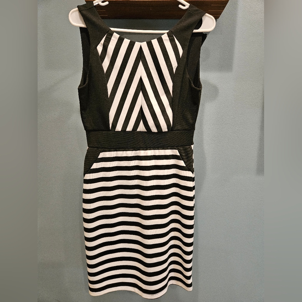 Maurices Dress in Black & White with Chic Design Size 3/4